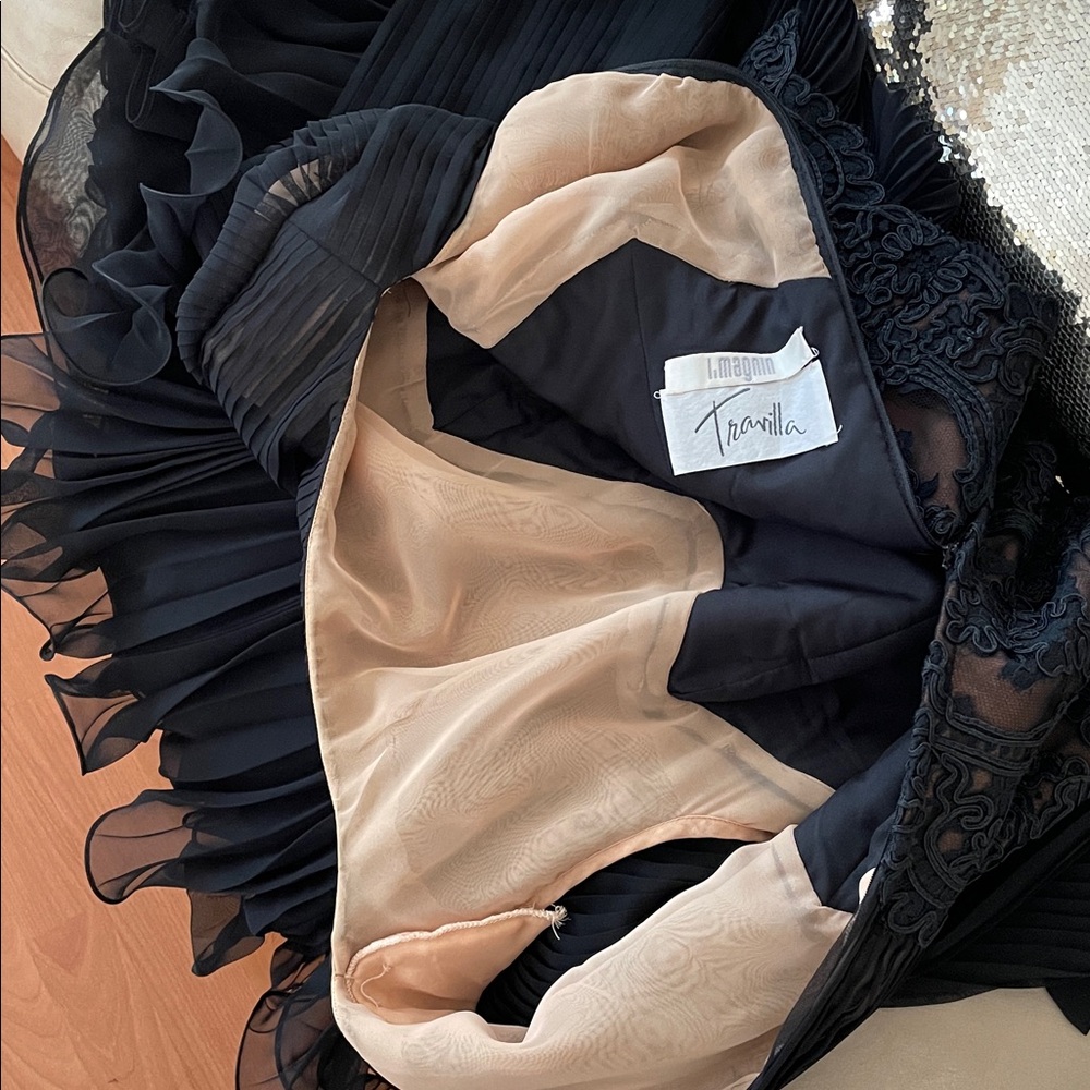Travilla I.Magnin Vtg.Elegant Black Pleated Dress with Lace Detail Bodice - Picture 9 of 16